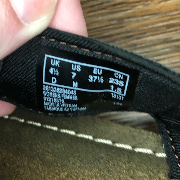 Collection by Clark’s flip flops size 7 sandals - Picture 3 of 3